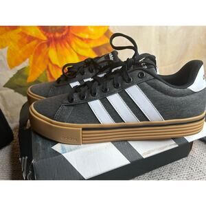 Adidas Daily 4.0 shoes with gum rubber outsole Men’s  7.5 / Women’s 8.5